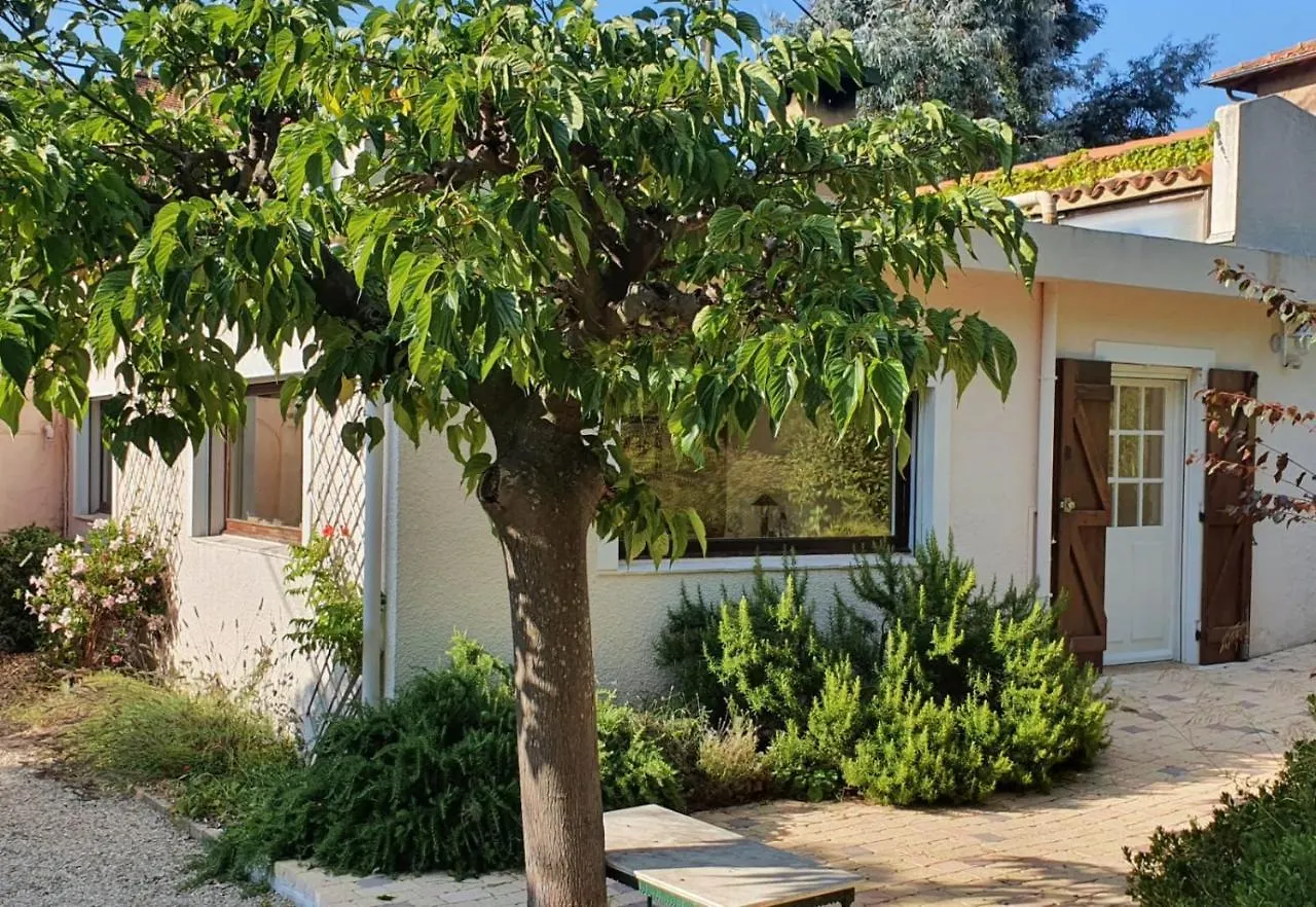 Haus Mit Garten Ueber Der Bucht Von Cannes Vallauris 0*,  Francia