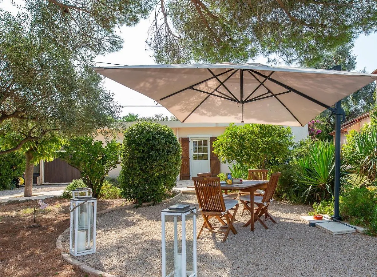 Haus Mit Garten Ueber Der Bucht Von Cannes Vallauris